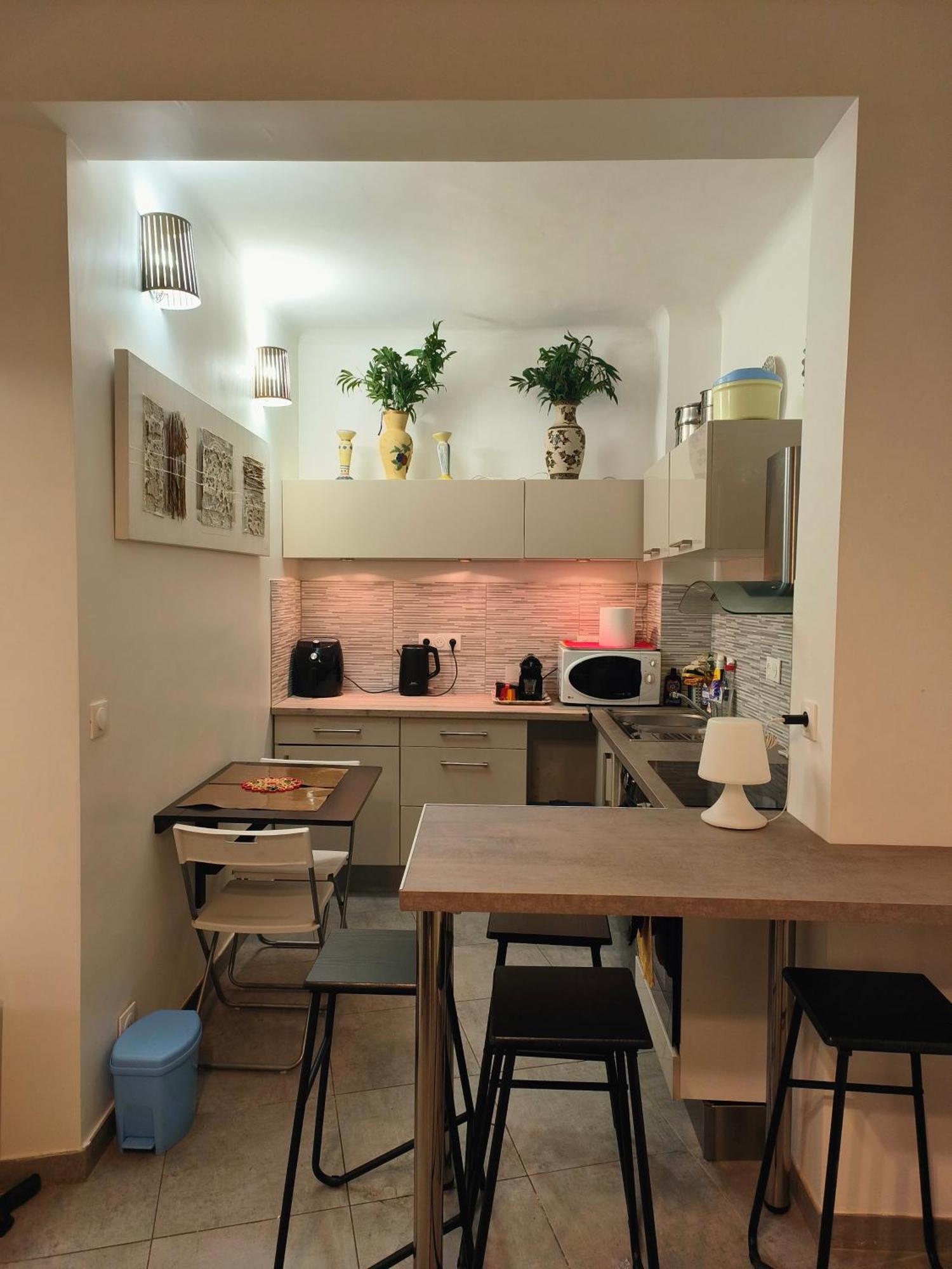 Appartement 2 Pieces A Becon Les Bruyeres